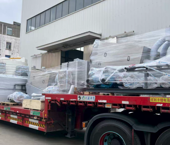 Qingben Environmental จัดส่งถังจ่ายสารเคมี PE สำหรับโครงการบำบัดน้ำเสียแบบ Screw Press Sludge ไปยัง Meishan มณฑลเสฉวนได้สำเร็จ